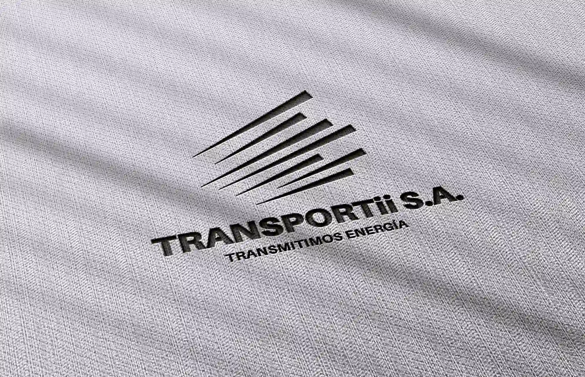 Logo de Transportii S.A. enmarcado en tela para uso interno y casos especiales.